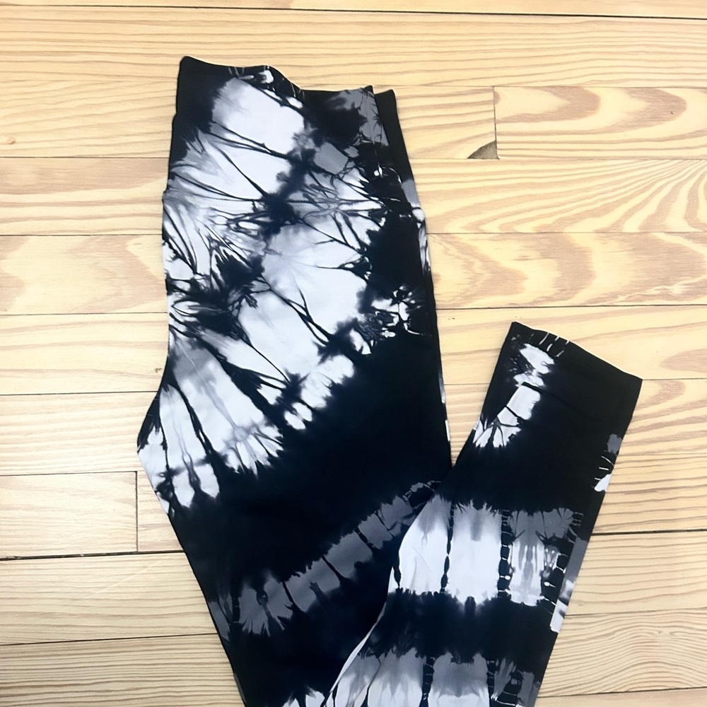 Women Black and White Tie-Dye Leggings. Size S